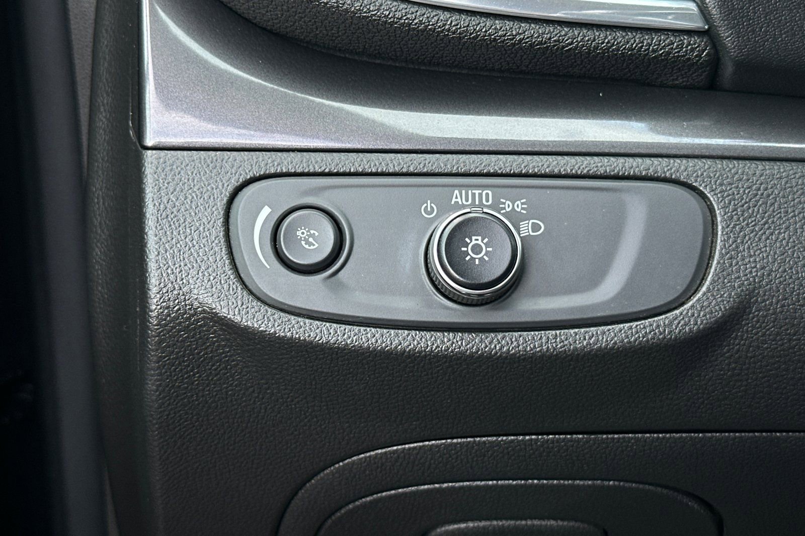 Used 2020 Buick Encore Preferred image 36
