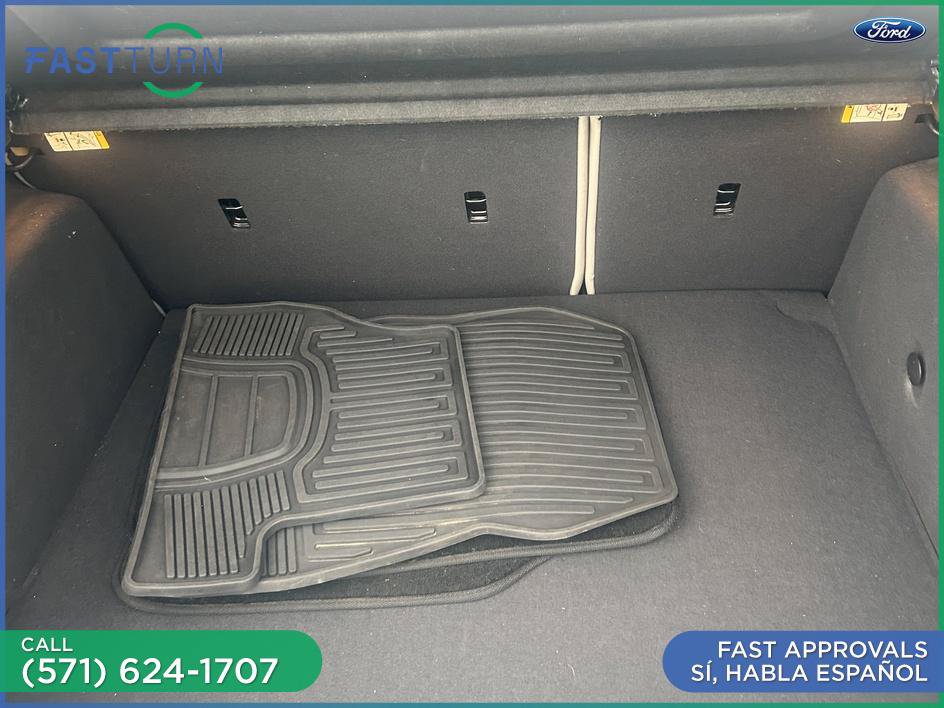 Used 2014 Ford Focus SE w/ SE Winter Package FWD image 17