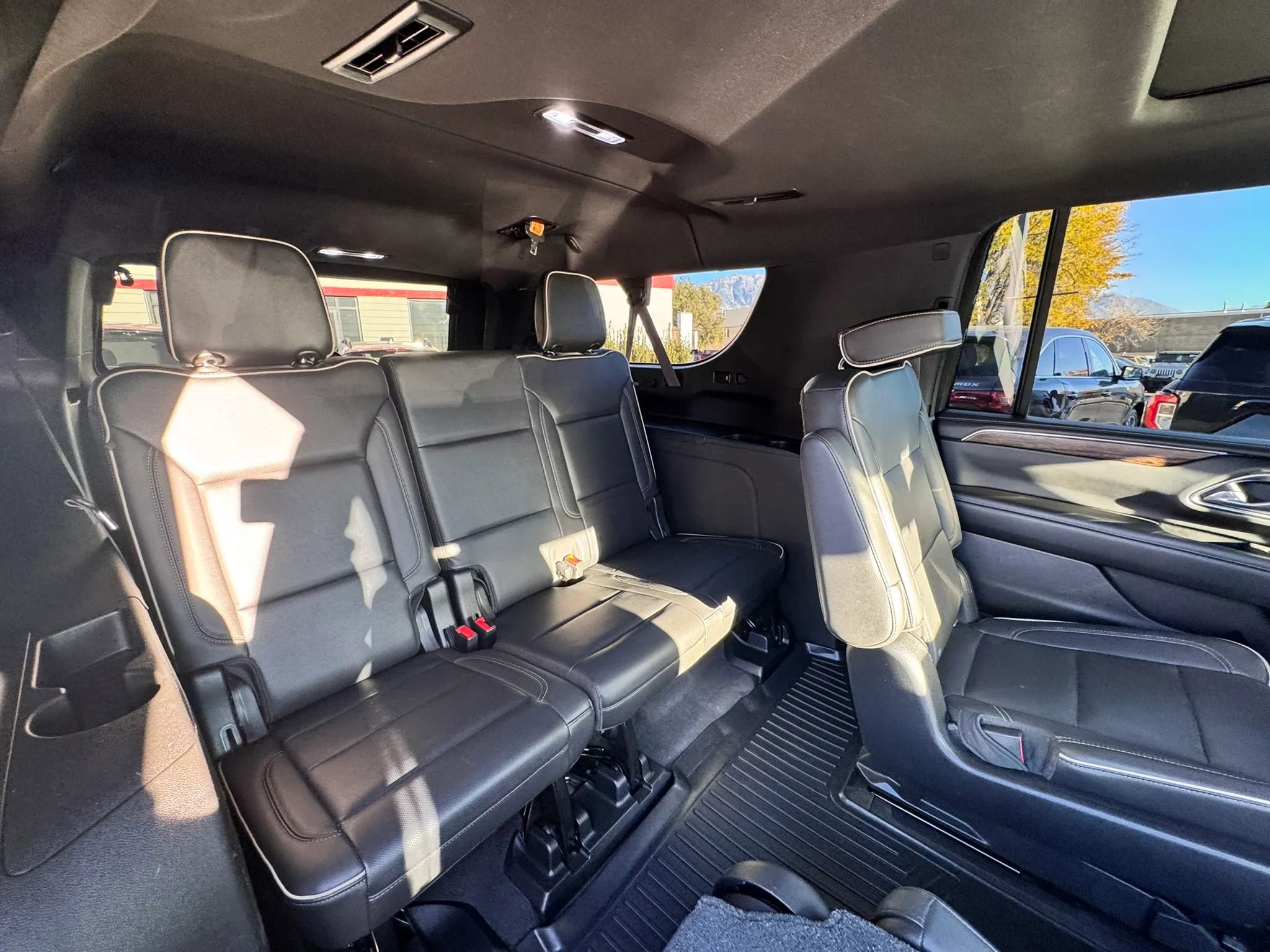 Used 2021 Chevrolet Suburban Premier w/ Premium Package image 34
