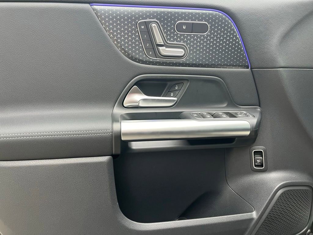 Used 2025 Mercedes-Benz GLA 250 4MATIC image 13