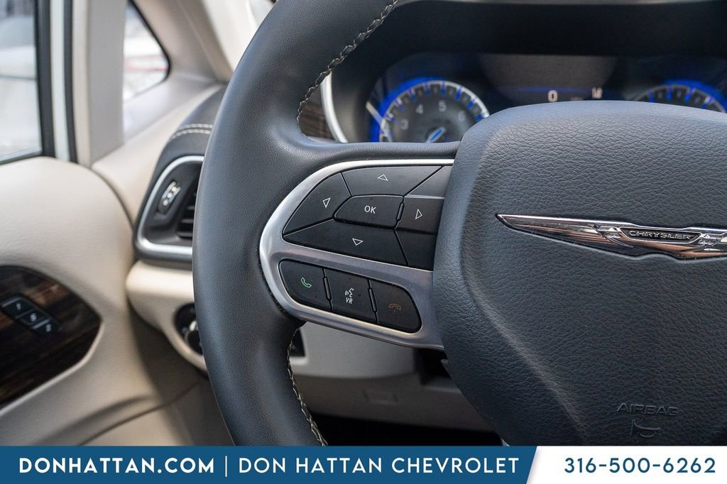 Used 2023 Chrysler Pacifica Limited FWD image 11