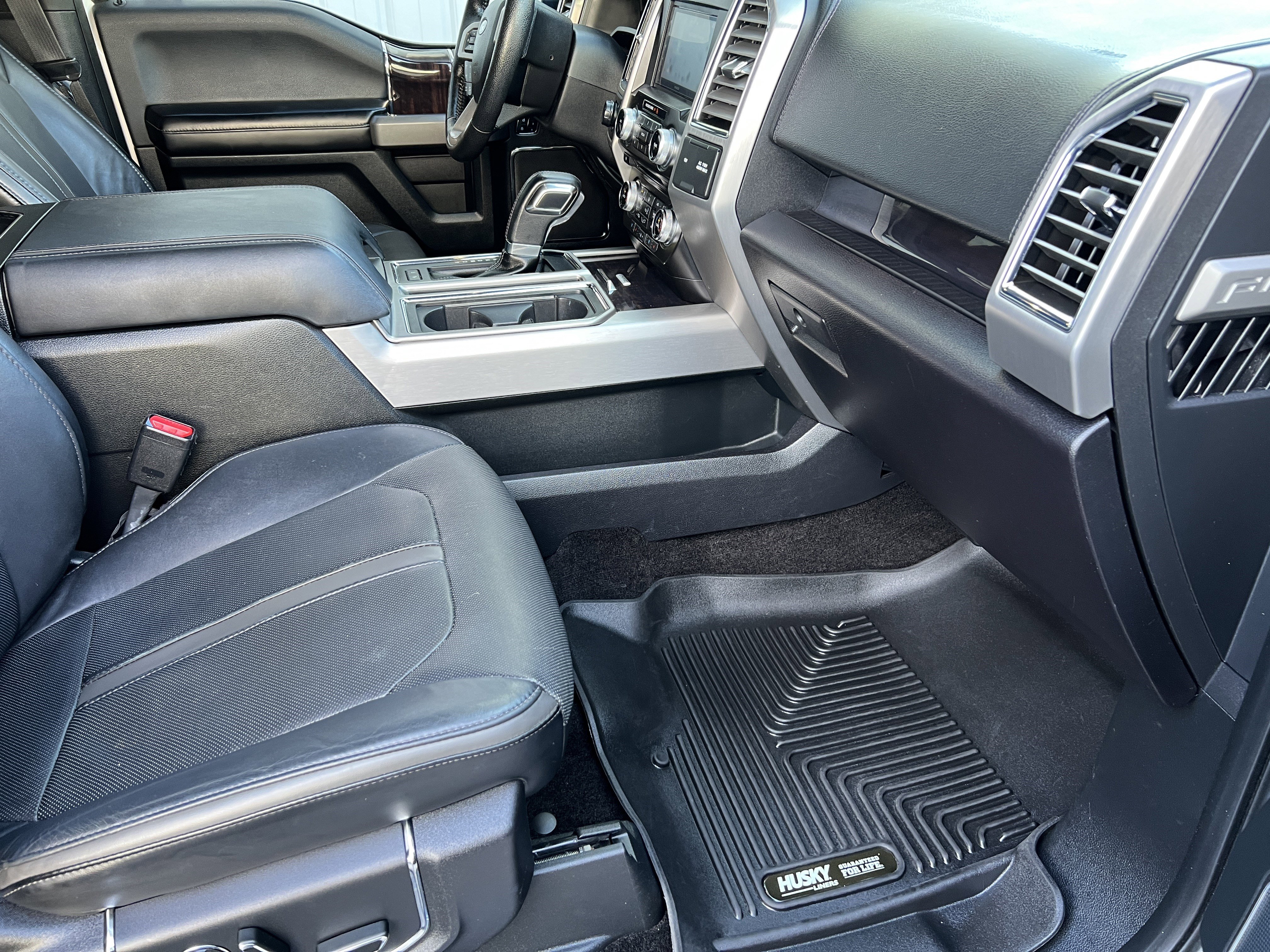 Used 2015 Ford F150 Platinum w/ Equipment Group 701A Luxury AWD/4WD image 20