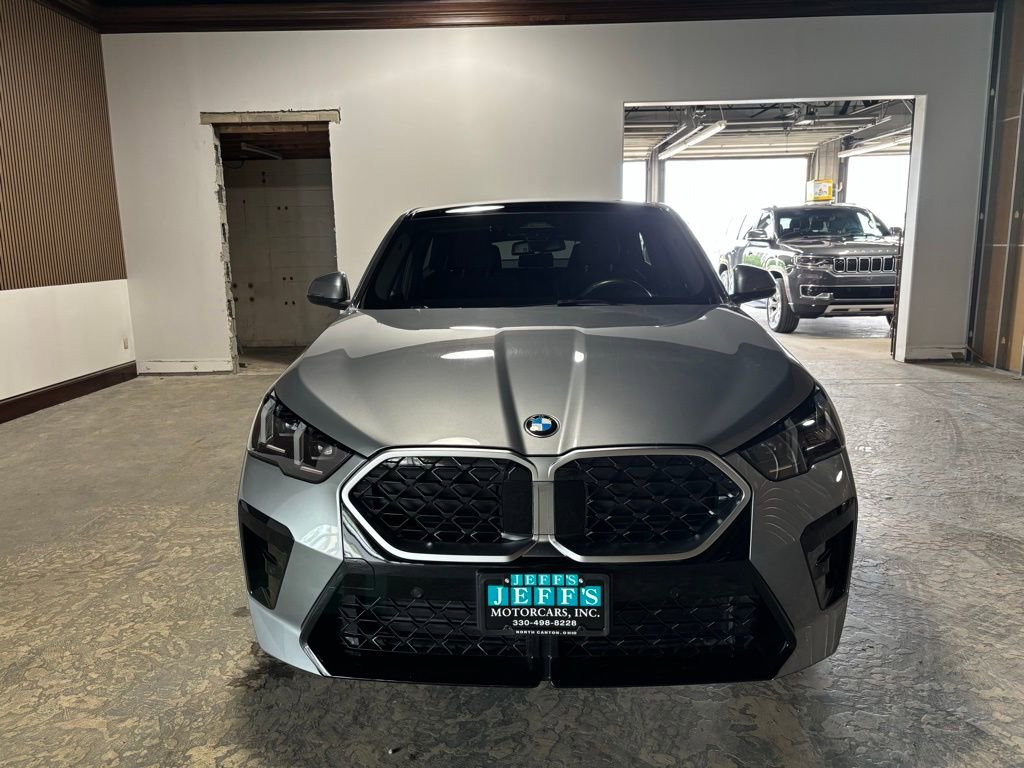Used 2025 BMW X2 xDrive28i w/ M Sport Package AWD/4WD image 3