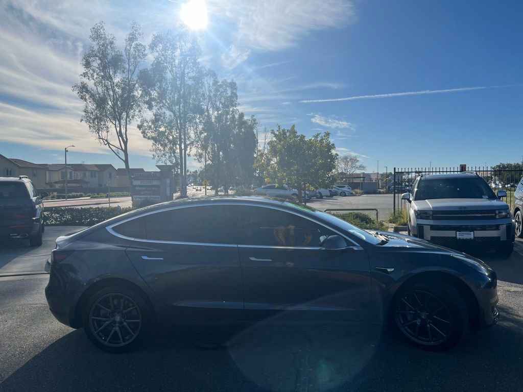 Used 2019 Tesla Model 3 Standard Range Plus image 8