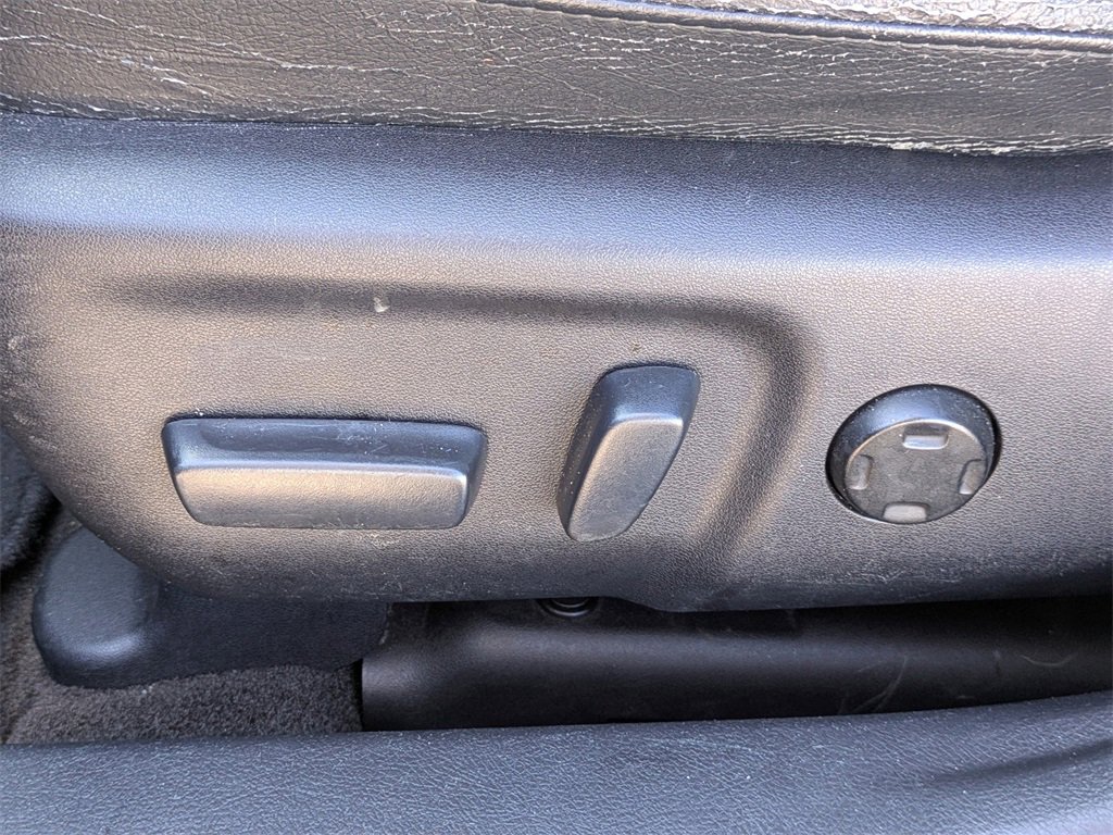 Used 2013 Toyota Avalon XLE image 19