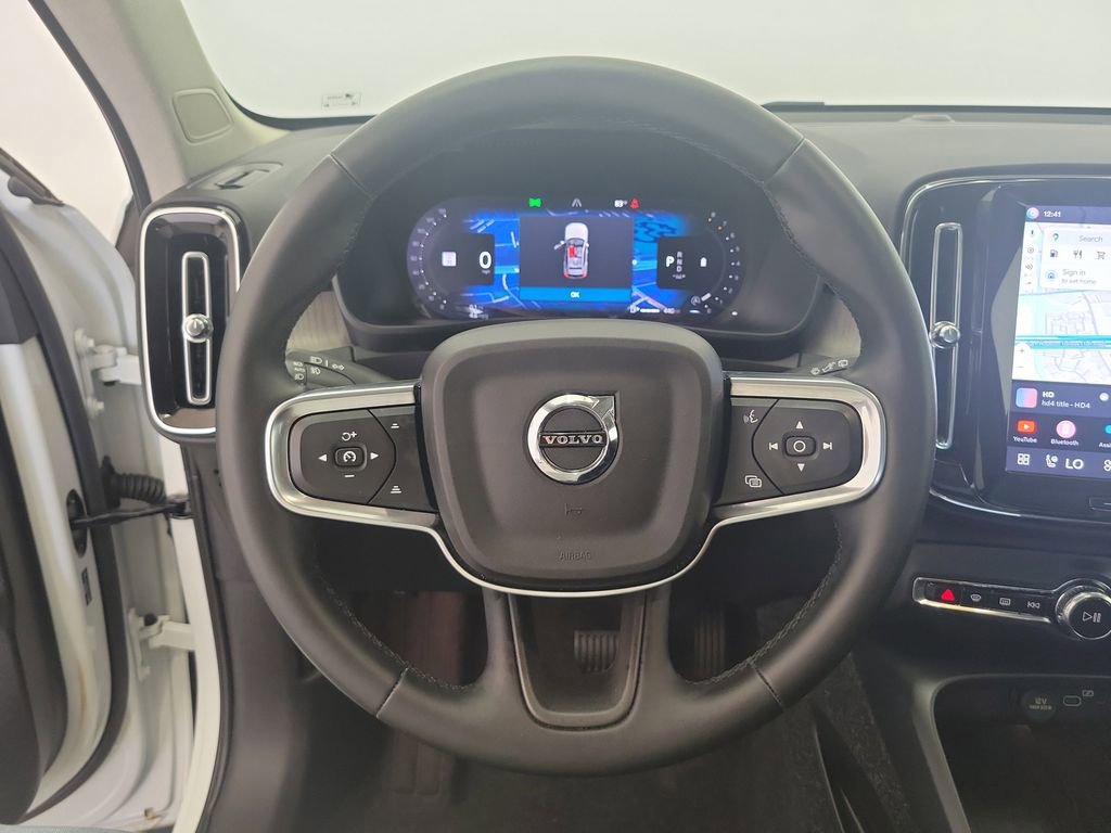 Used 2025 Volvo XC40 B5 Core image 23