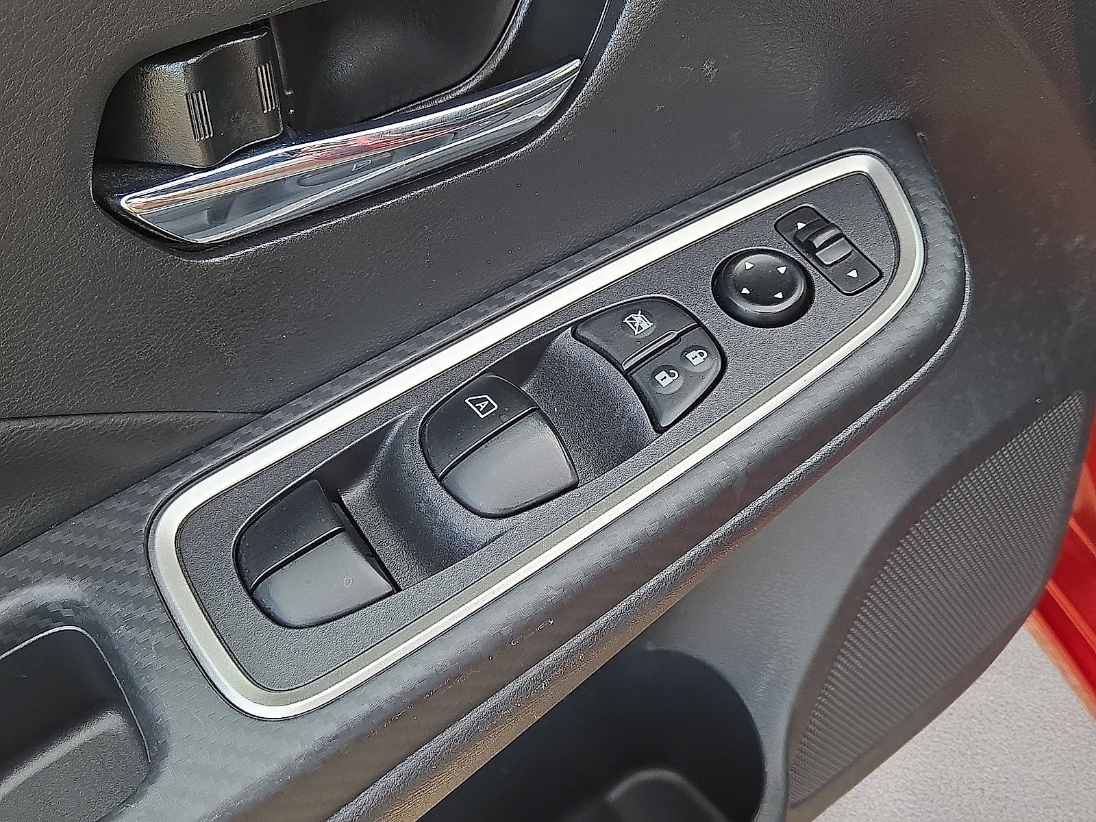 Used 2025 Nissan Versa SR FWD image 22