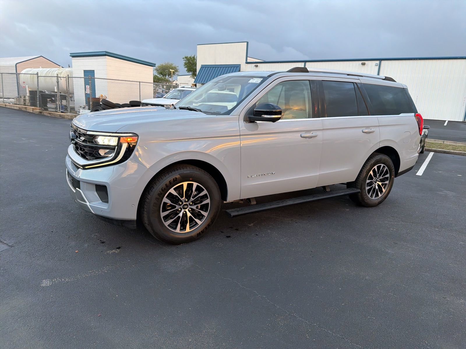 Used 2025 Ford Expedition Platinum image 16