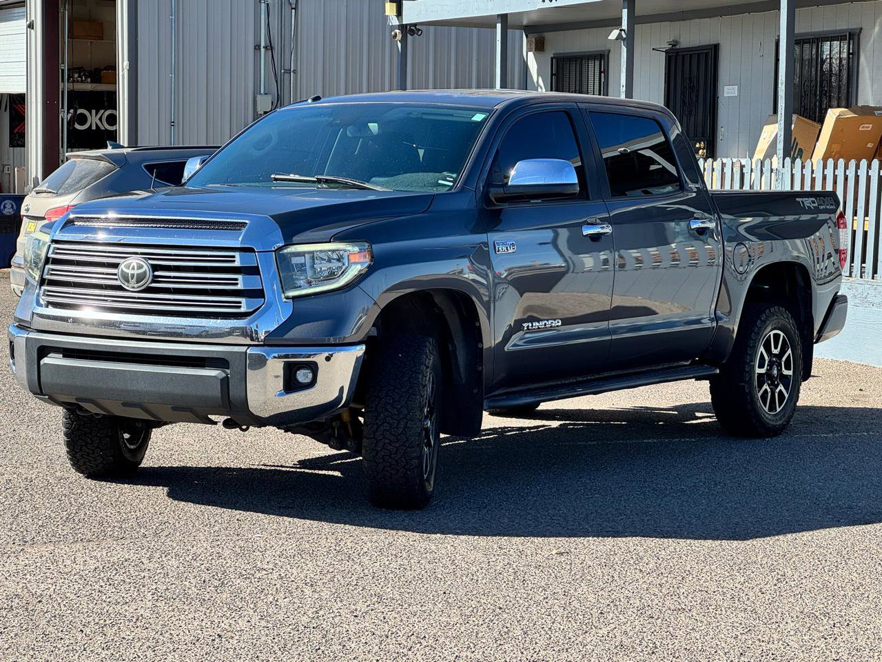 Used 2018 Toyota Tundra Limited w/ Limited Premium Package AWD/4WD image 3
