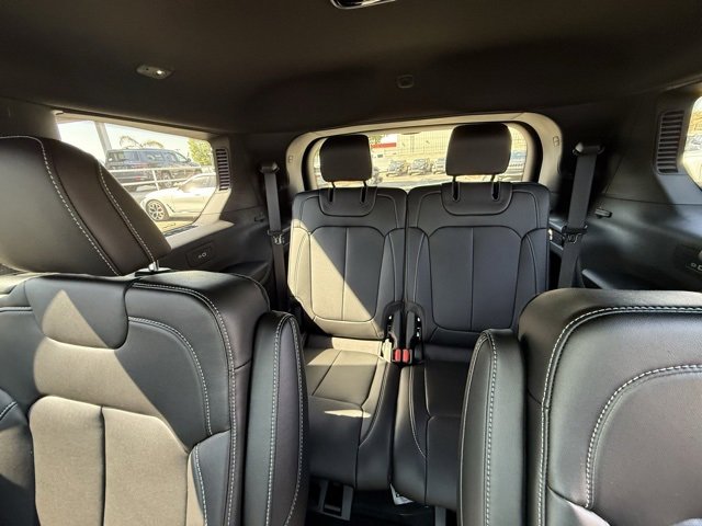 New 2025 Jeep Grand Cherokee L Limited w/ Trailer Tow Package image 21