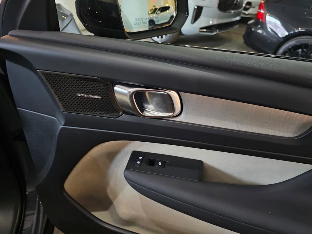 Certified 2023 Volvo XC40 B5 Ultimate w/ Protection Package Premier AWD/4WD image 11