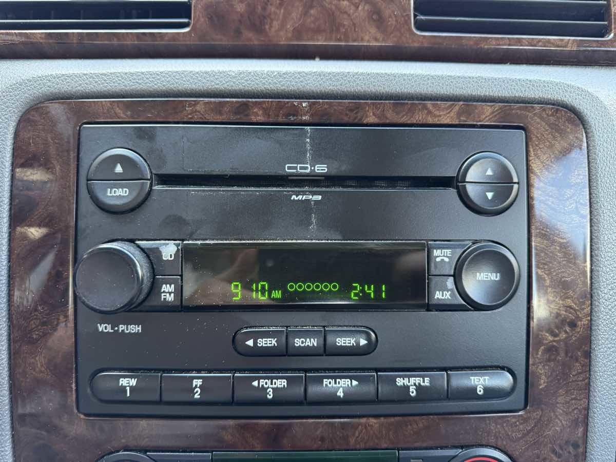 Used 2005 Ford Five Hundred SEL image 18