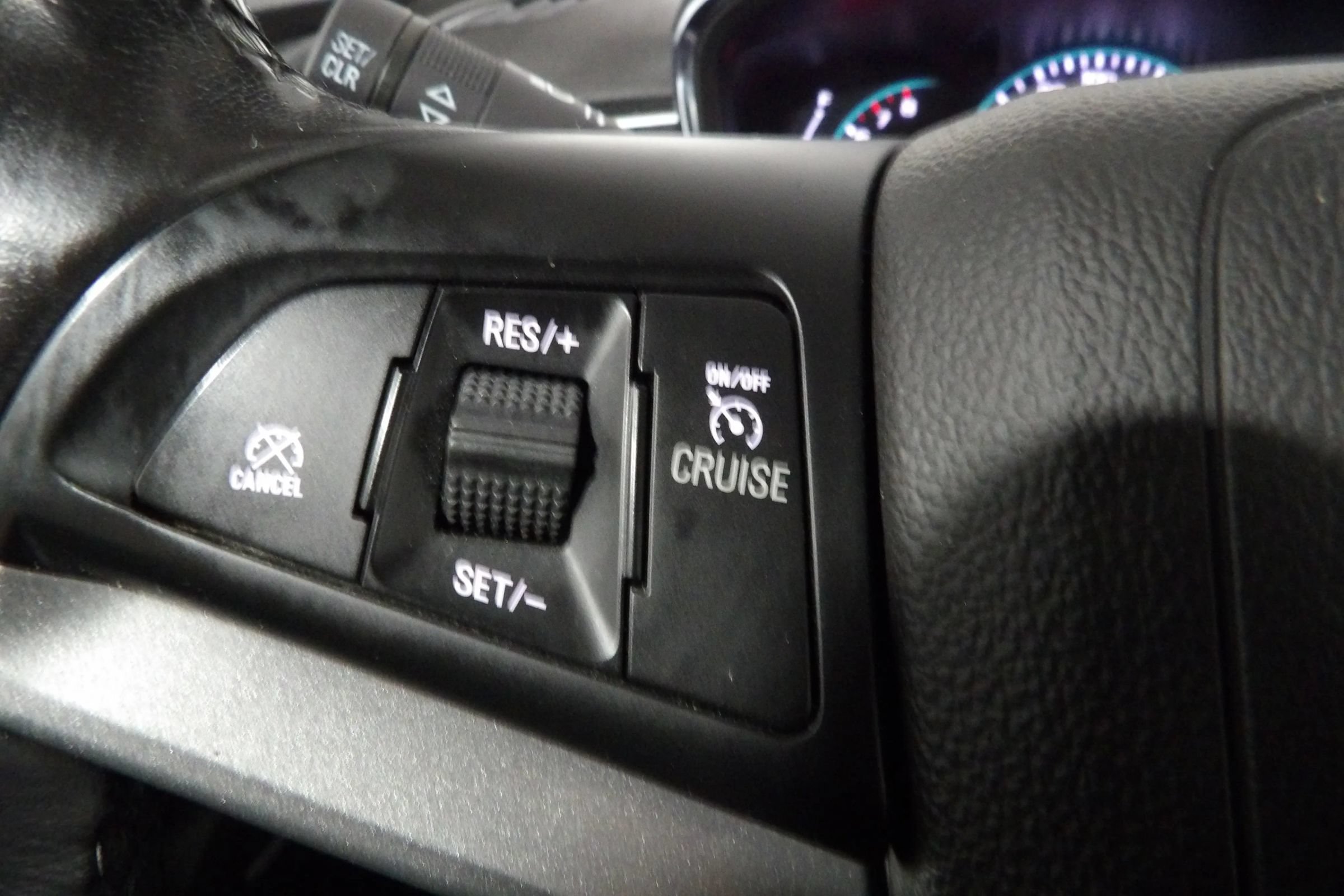Used 2019 Chevrolet Trax LT w/ Sun & Sound Package AWD/4WD image 16
