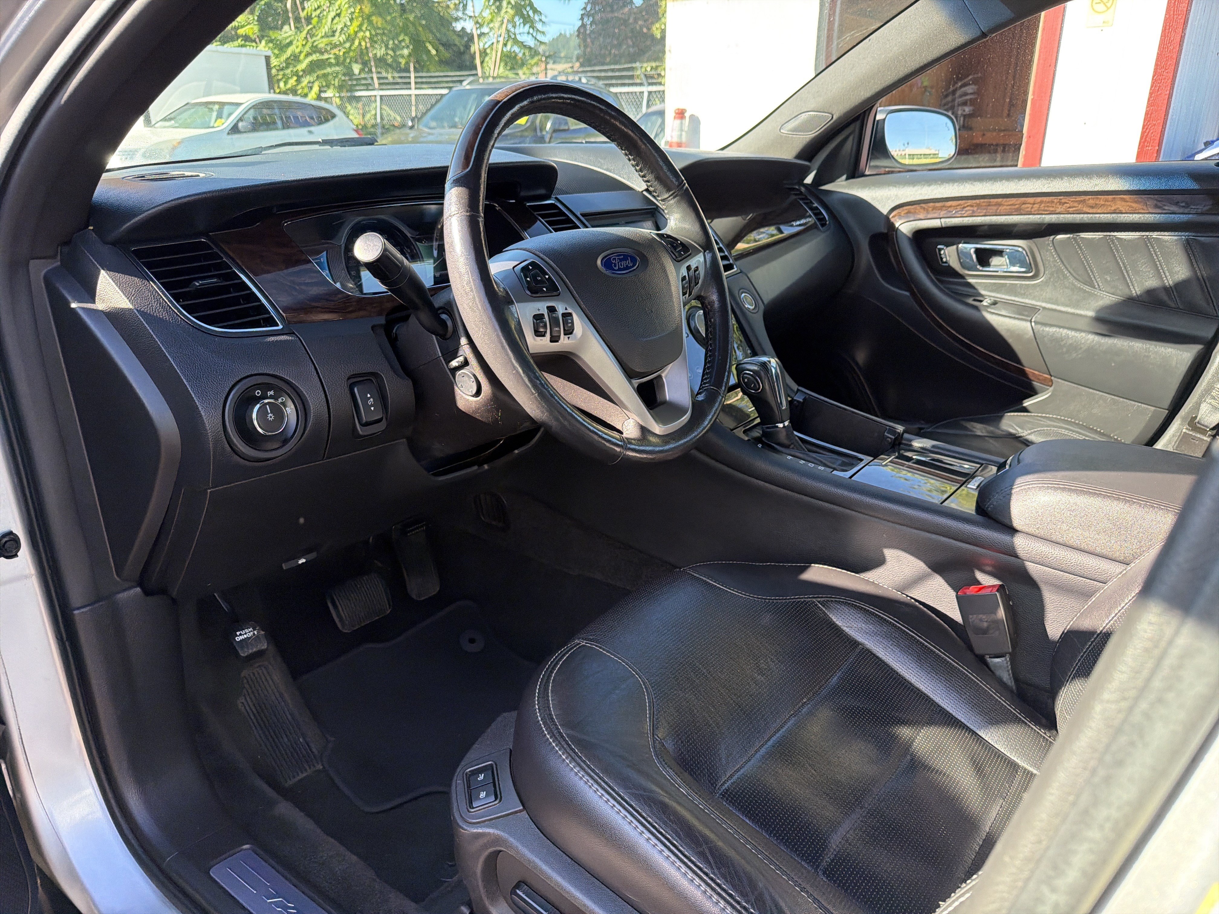 Used 2015 Ford Taurus Limited w/ Equipment Group 301A FWD image 6