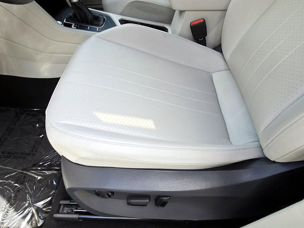 Used 2023 Volkswagen Tiguan SE FWD image 28