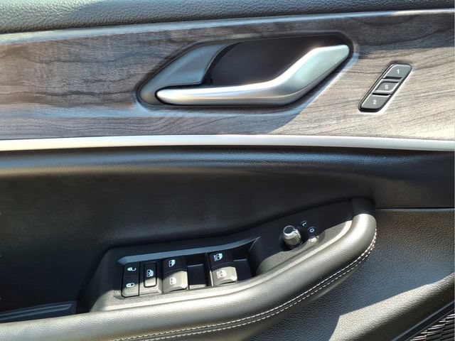 Used 2023 Jeep Grand Cherokee Limited AWD/4WD image 11