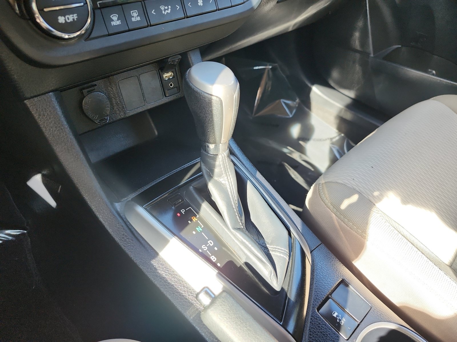 Used 2016 Toyota Corolla LE FWD image 19