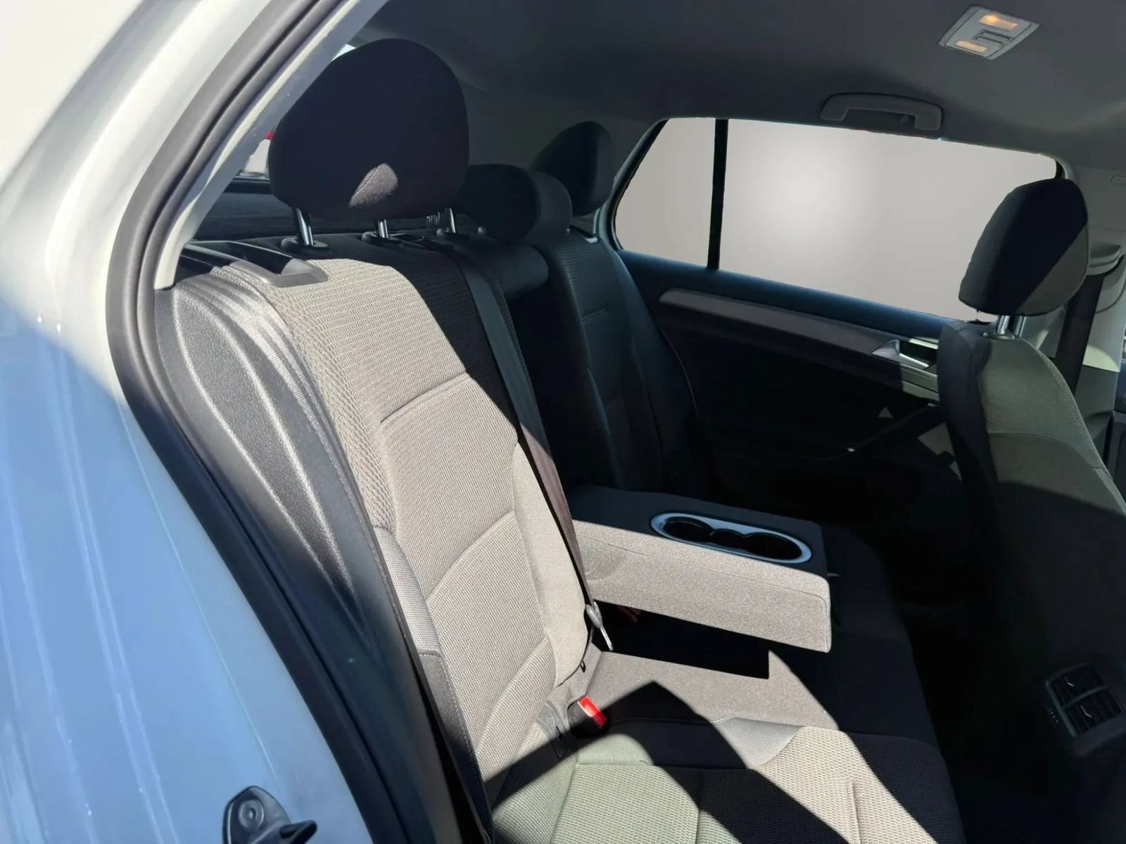 Used 2016 Volkswagen Golf S FWD image 44