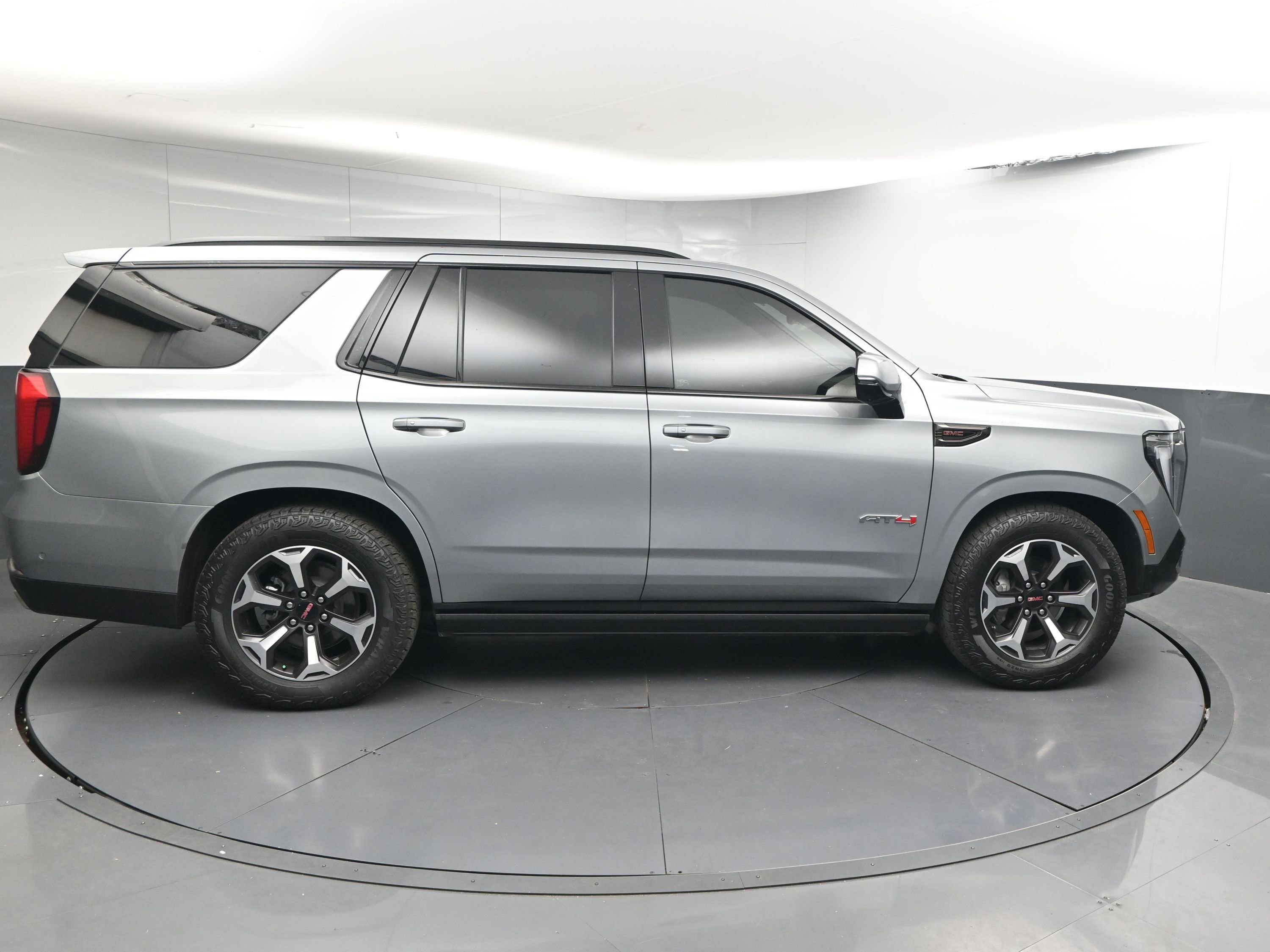 Used 2025 GMC Yukon AT4 Ultimate image 9