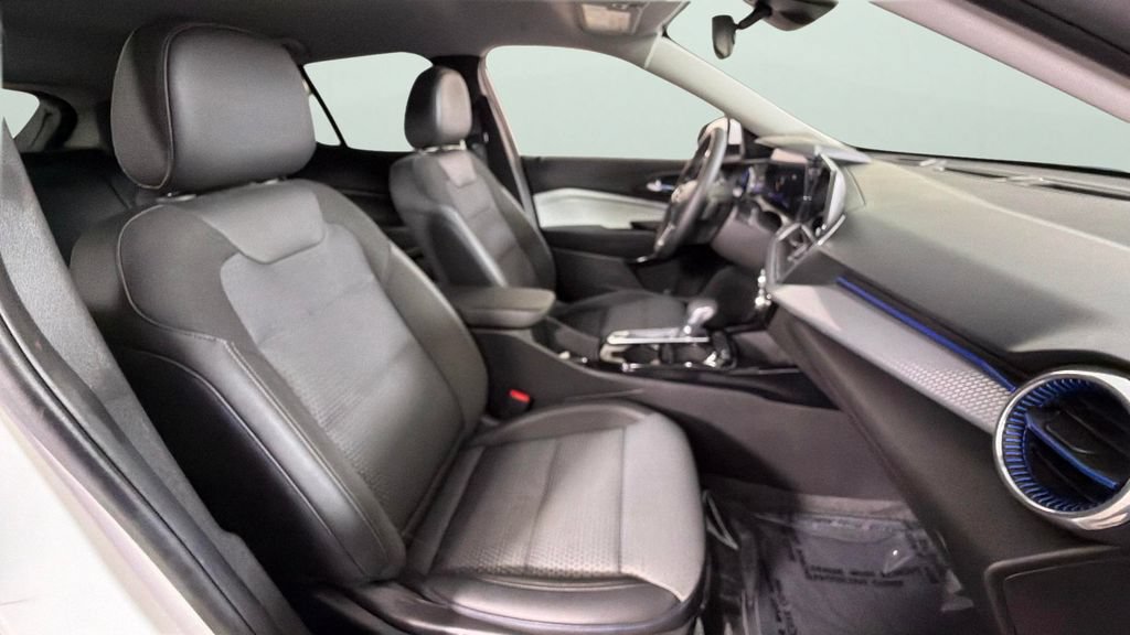 Certified 2025 Chevrolet Trax LT w/ Driver Confidence Package FWD image 33