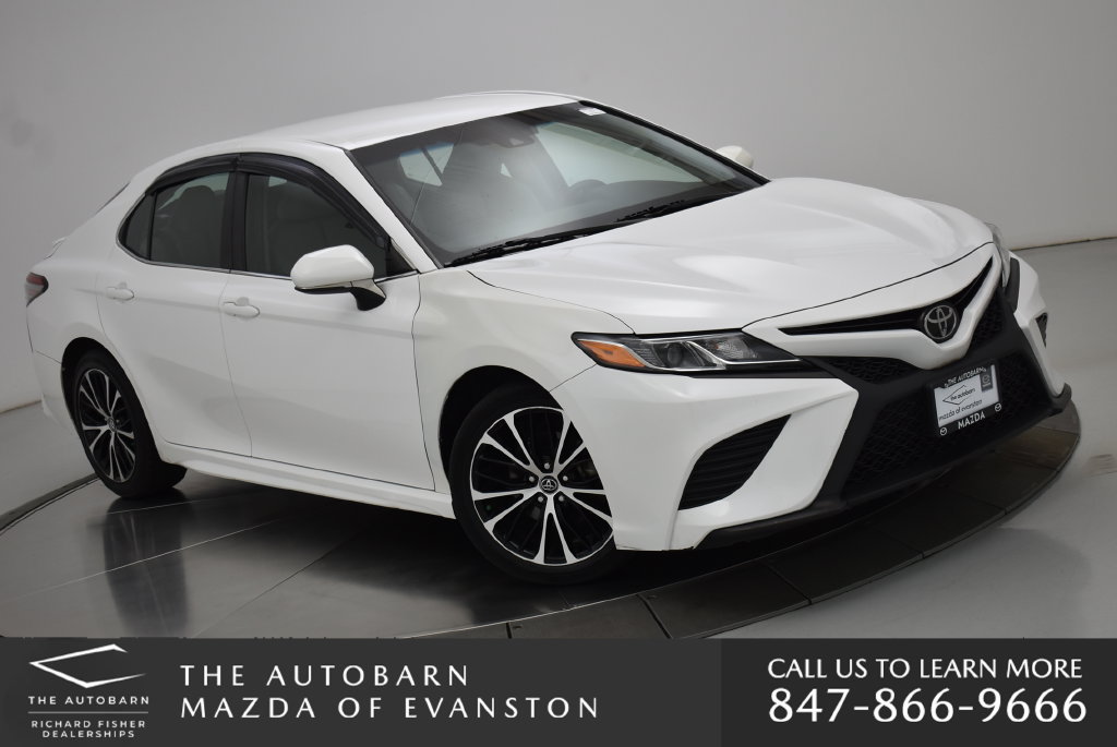 Used 2018 Toyota Camry SE FWD image 2
