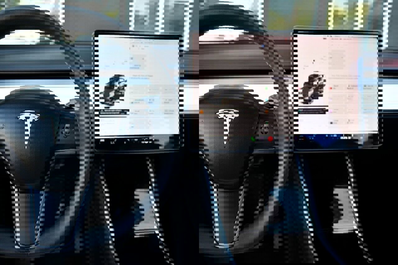 Used 2021 Tesla Model Y Long Range image 23