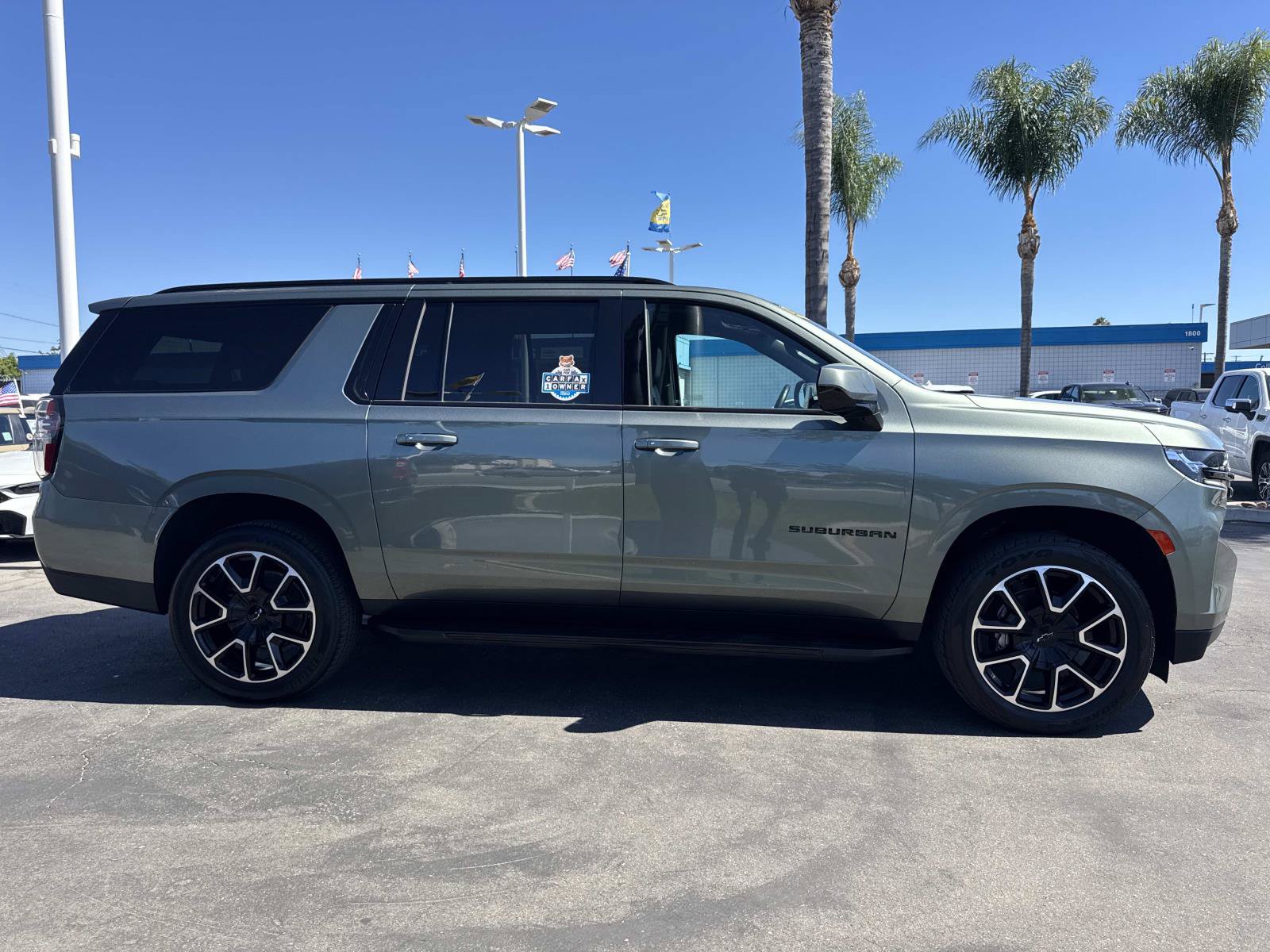 Used 2023 Chevrolet Suburban RST RWD image 4
