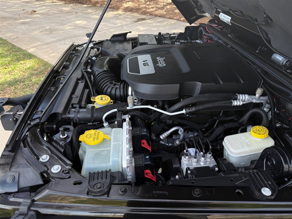 Used 2015 Jeep Wrangler Unlimited Rubicon w/ Dual Top Group image 72