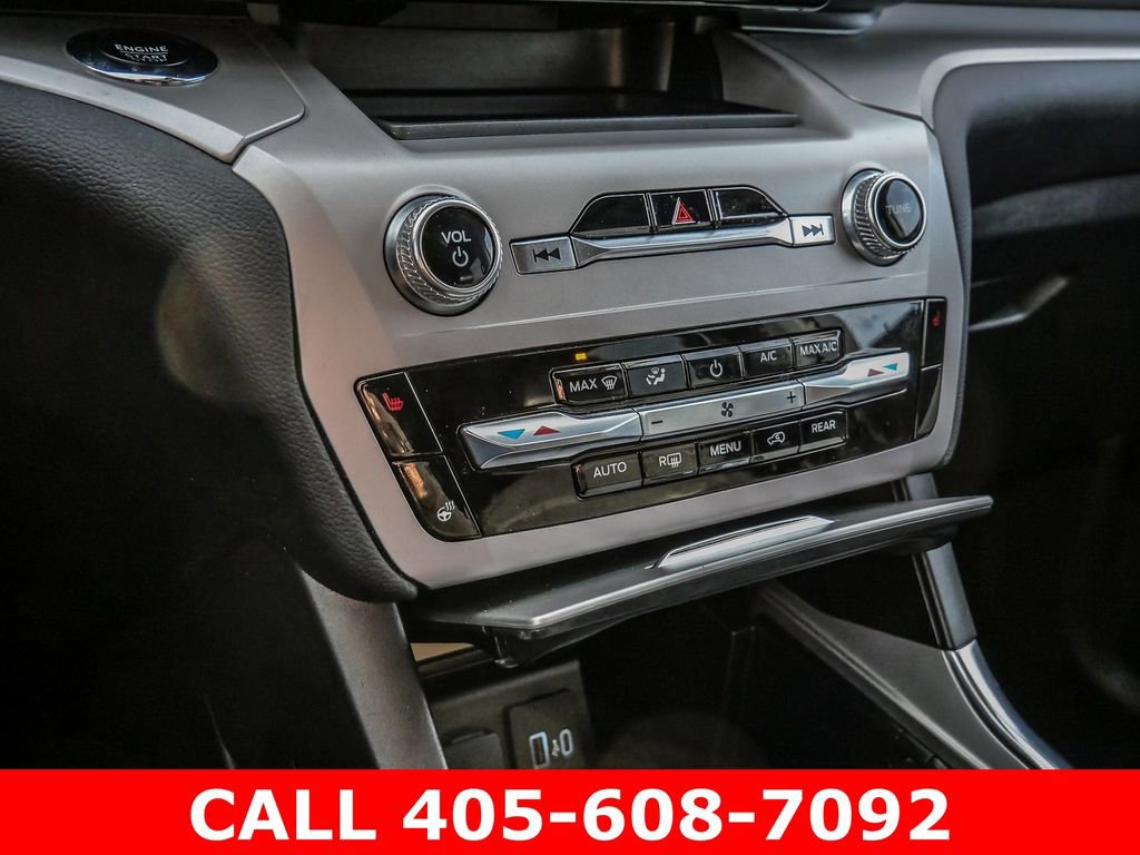 Used 2024 Ford Explorer XLT w/ Equipment Group 202A RWD image 32