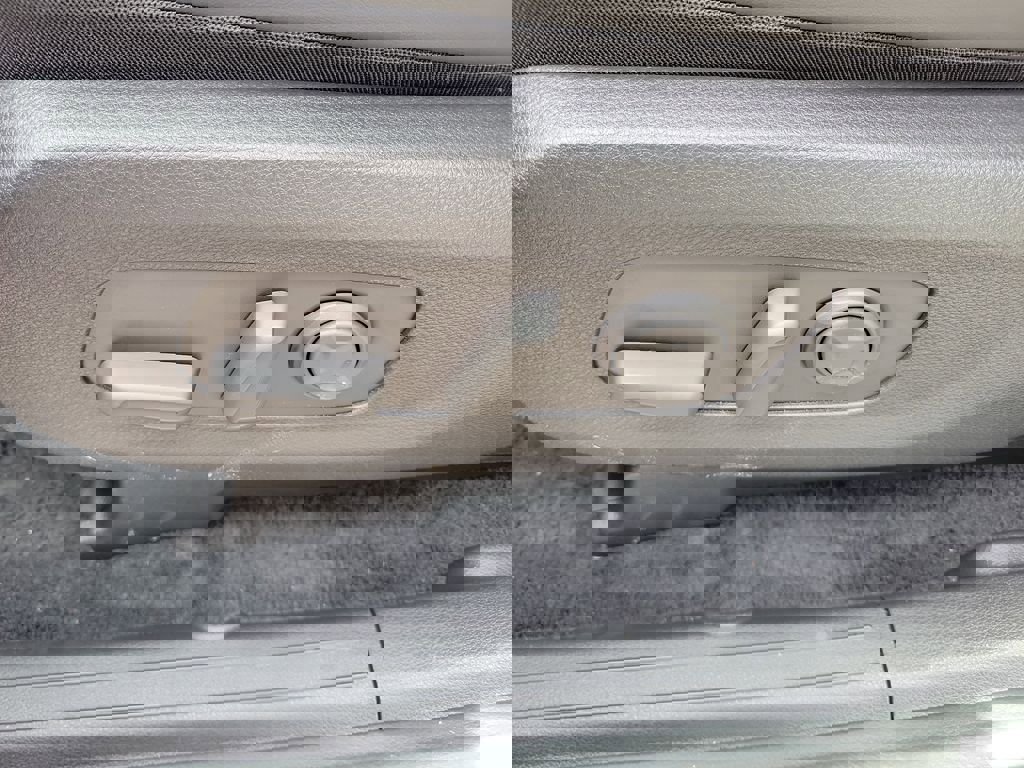 New 2026 Kia Carnival EX FWD image 24