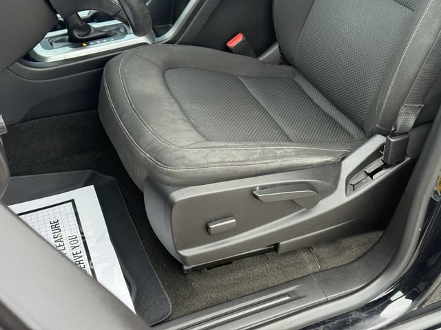 Used 2018 Chevrolet Colorado LT w/ LT Convenience Package RWD image 14