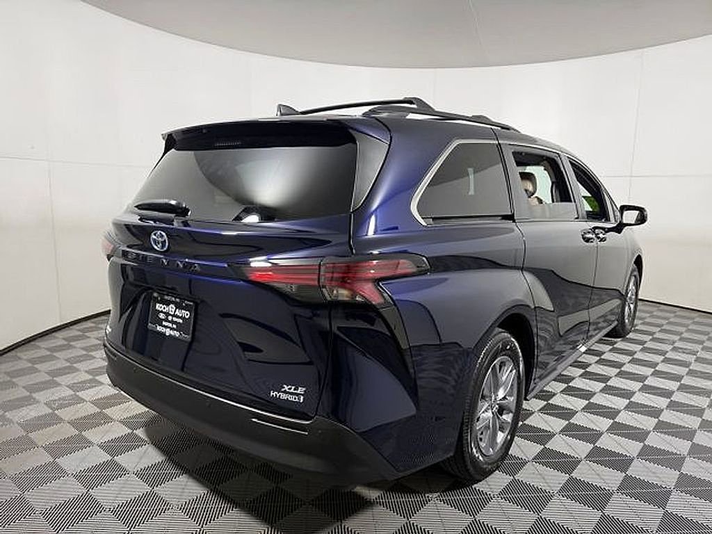 Used 2022 Toyota Sienna XLE FWD image 7