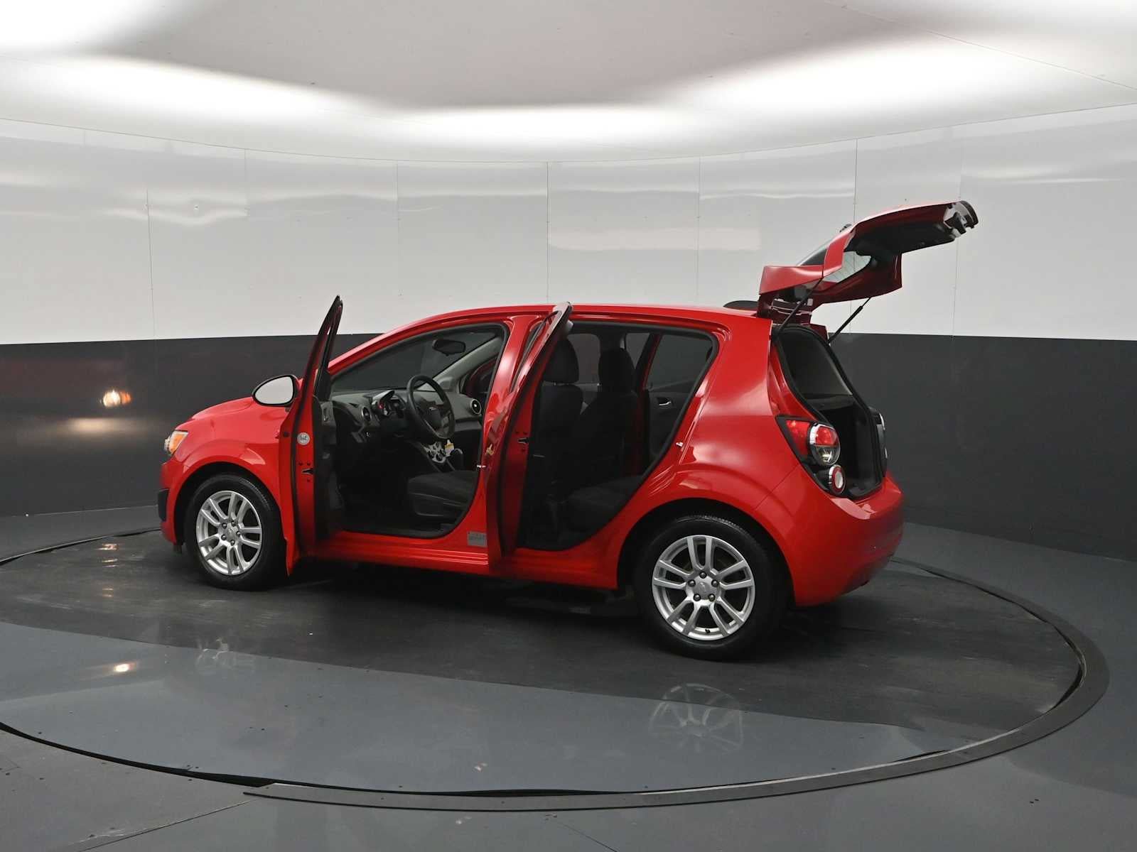 Used 2015 Chevrolet Sonic LT w/ Fun and Sun Package FWD image 21