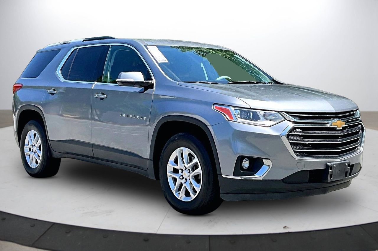 Used 2018 Chevrolet Traverse LT FWD image 2