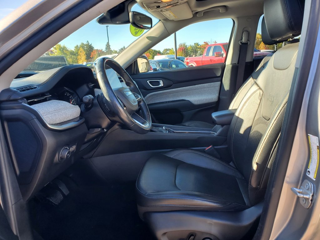 Used 2022 Jeep Compass Latitude w/ Sun and Sound Group AWD/4WD image 16