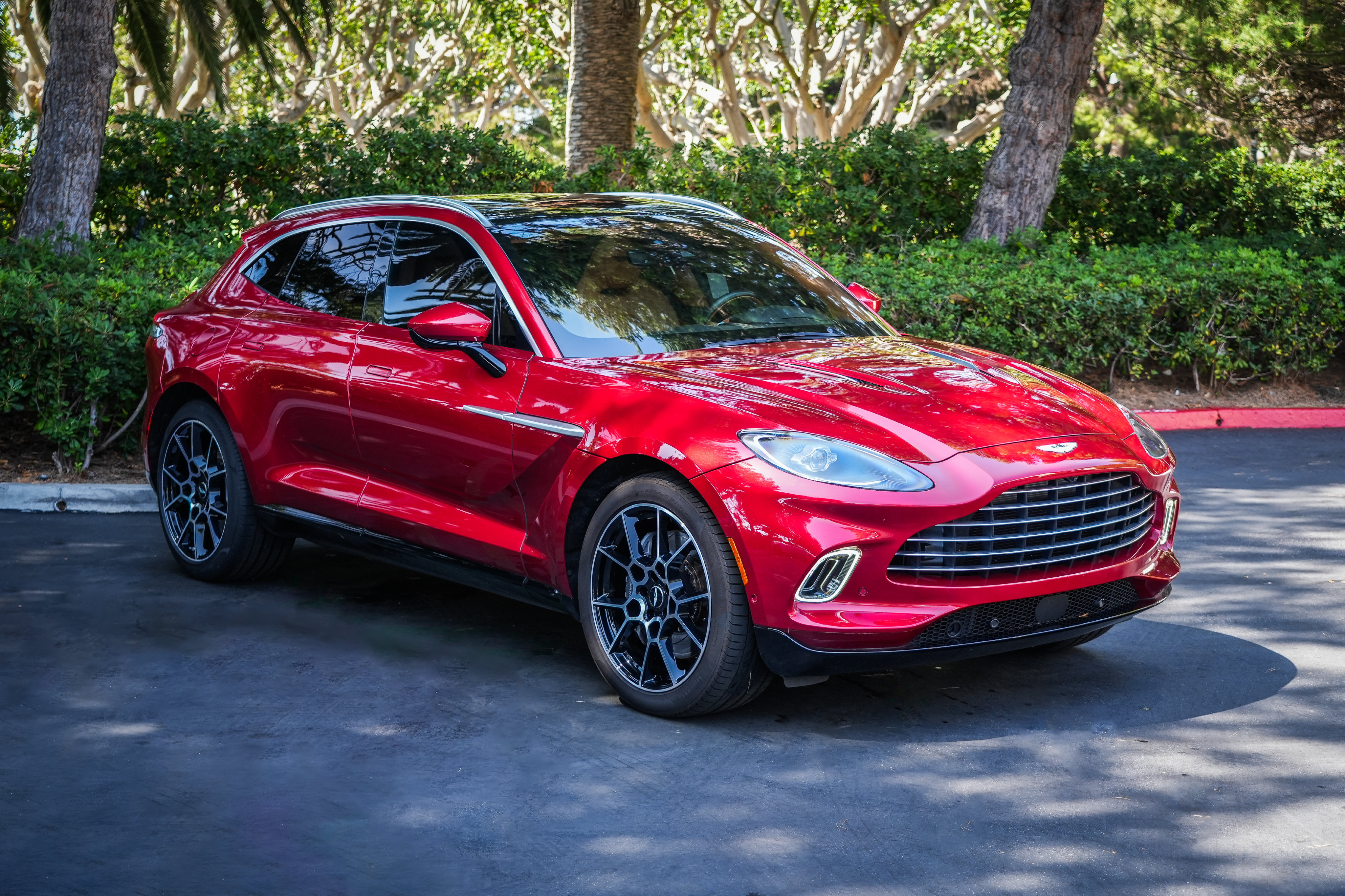 Used 2023 Aston Martin DBX AWD/4WD image 1