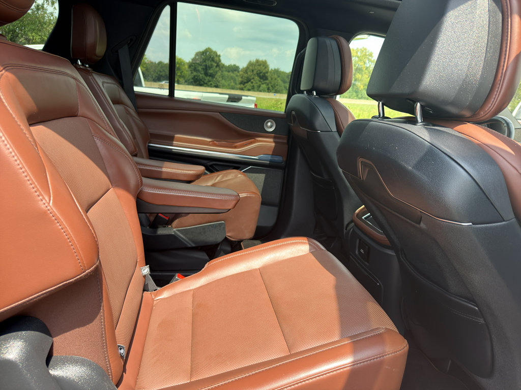 Used 2025 Lincoln Navigator Reserve AWD/4WD image 22