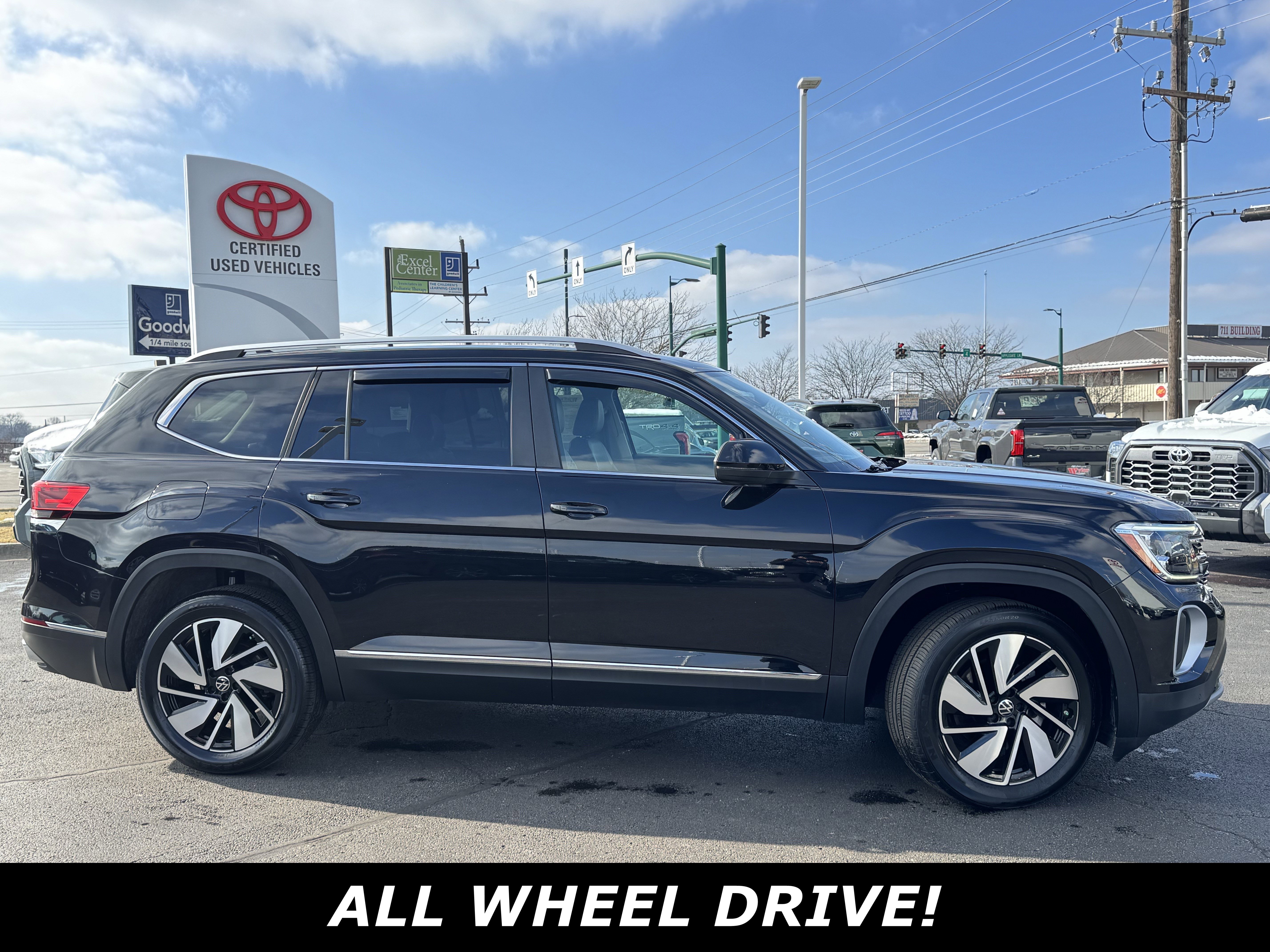Used 2024 Volkswagen Atlas SEL image 2