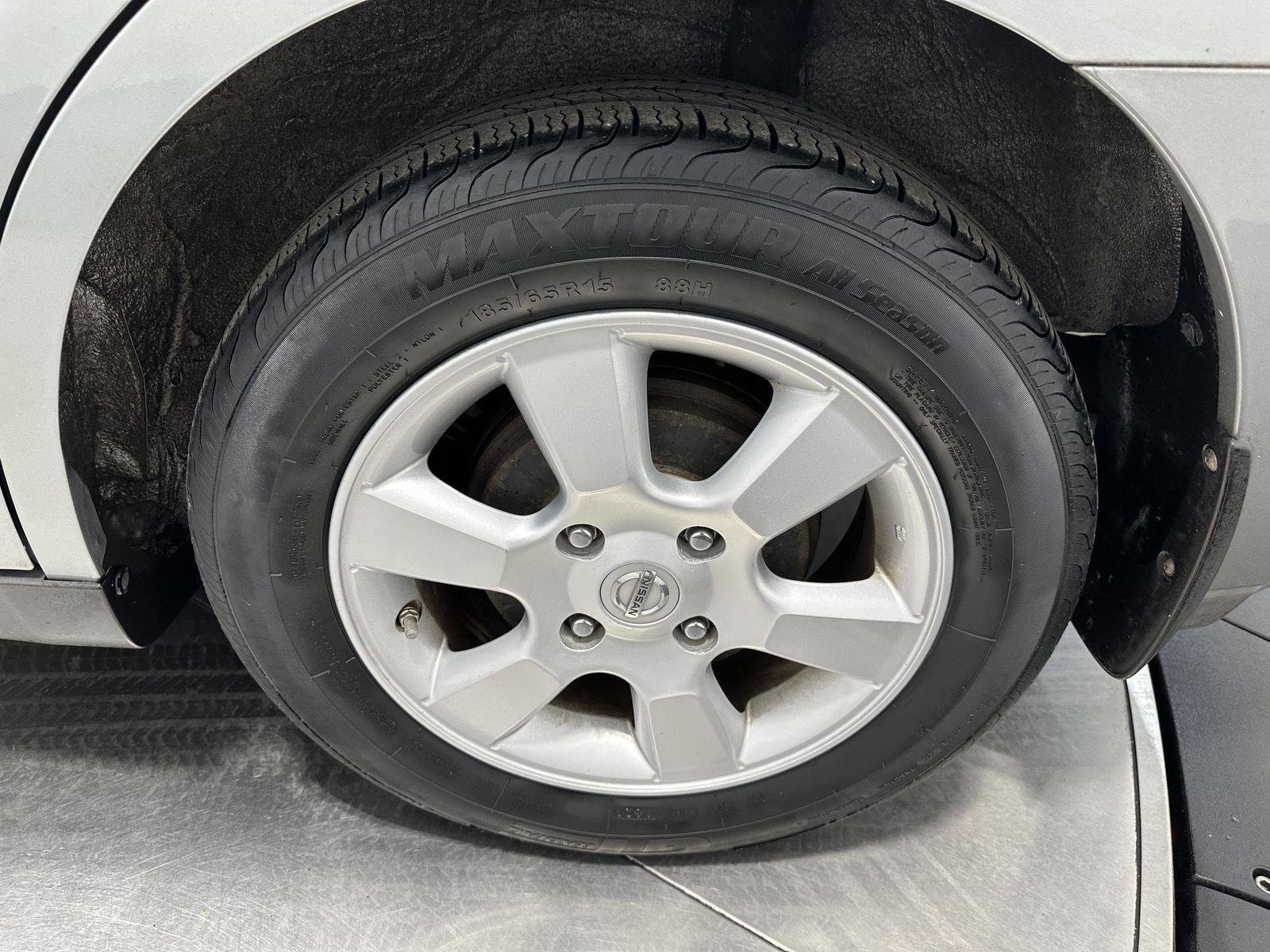 Used 2009 Nissan Versa Hatchback w/ Convenience Pkg FWD image 10