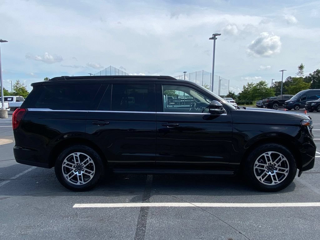 Used 2025 Ford Expedition Active AWD/4WD image 8