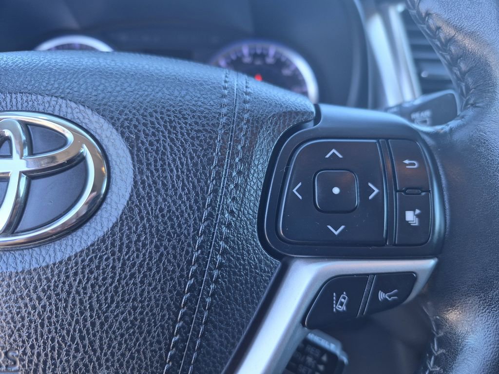 Used 2018 Toyota Highlander XLE image 22
