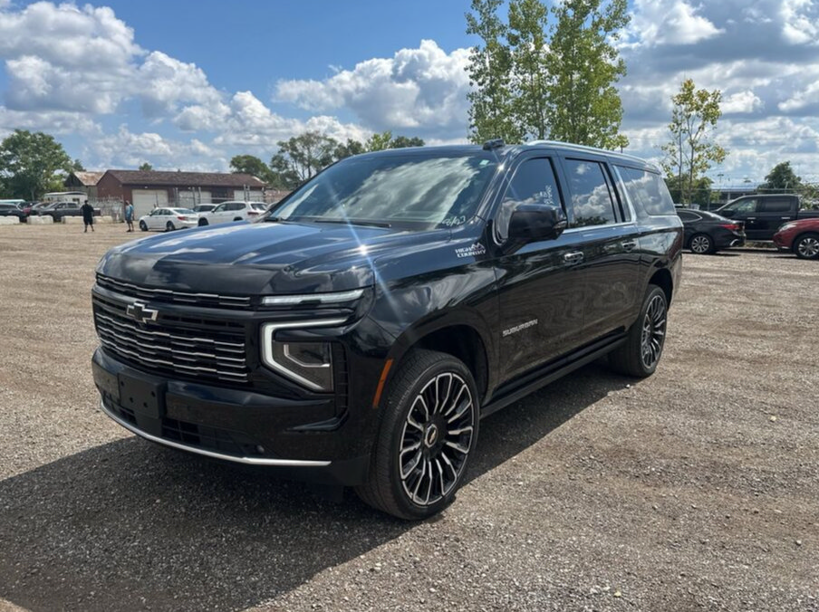 Used 2025 Chevrolet Suburban High Country AWD/4WD image 2