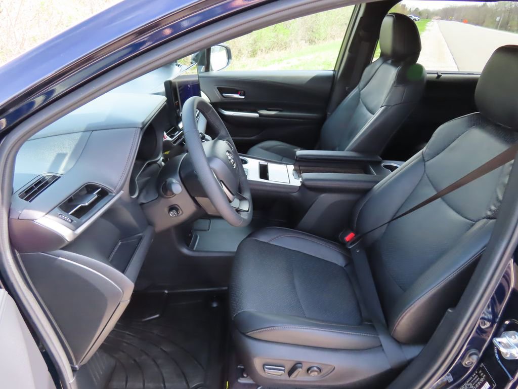 Used 2025 Toyota Sienna Platinum AWD/4WD image 26