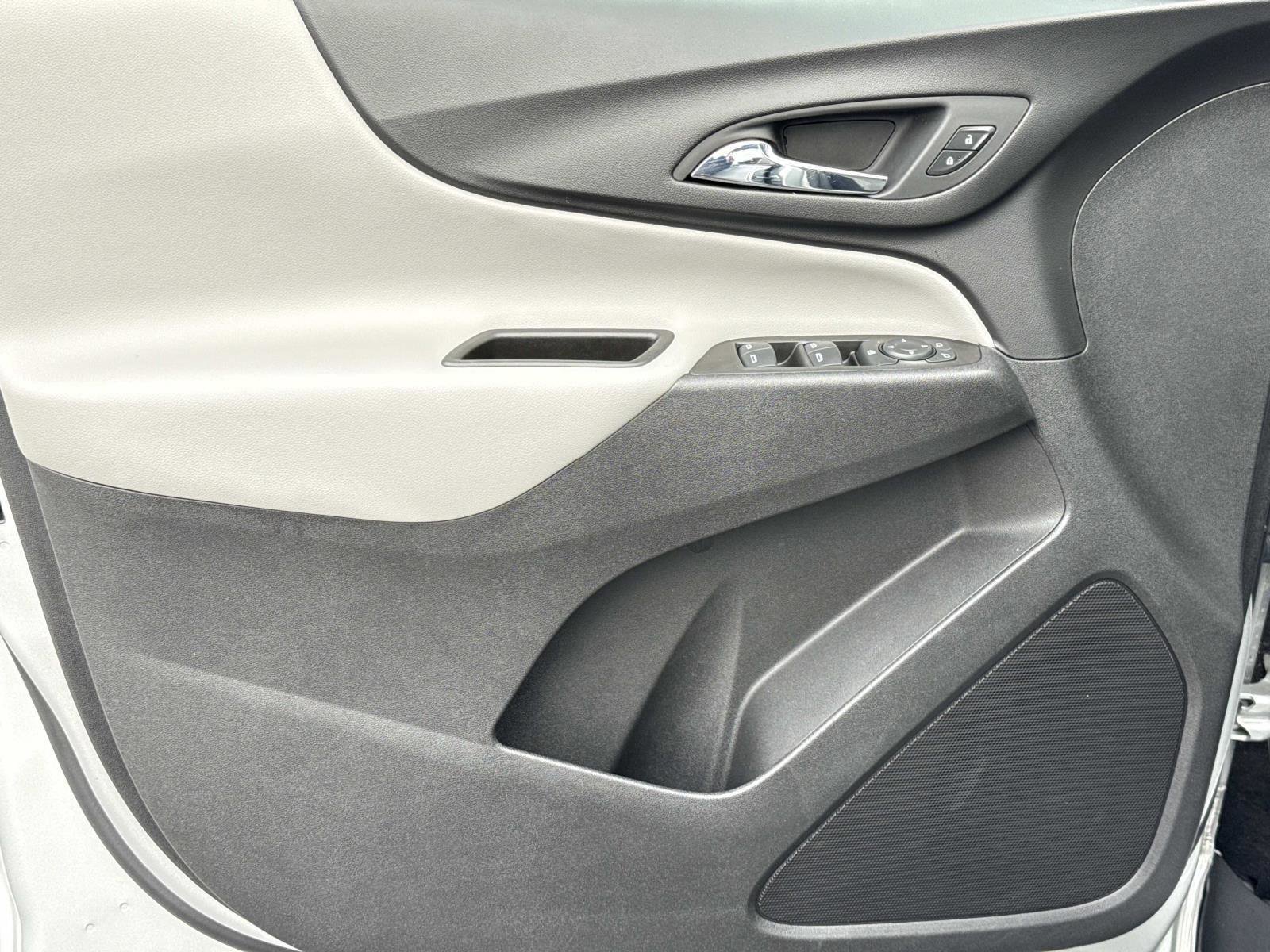 Used 2020 Chevrolet Equinox LS image 16