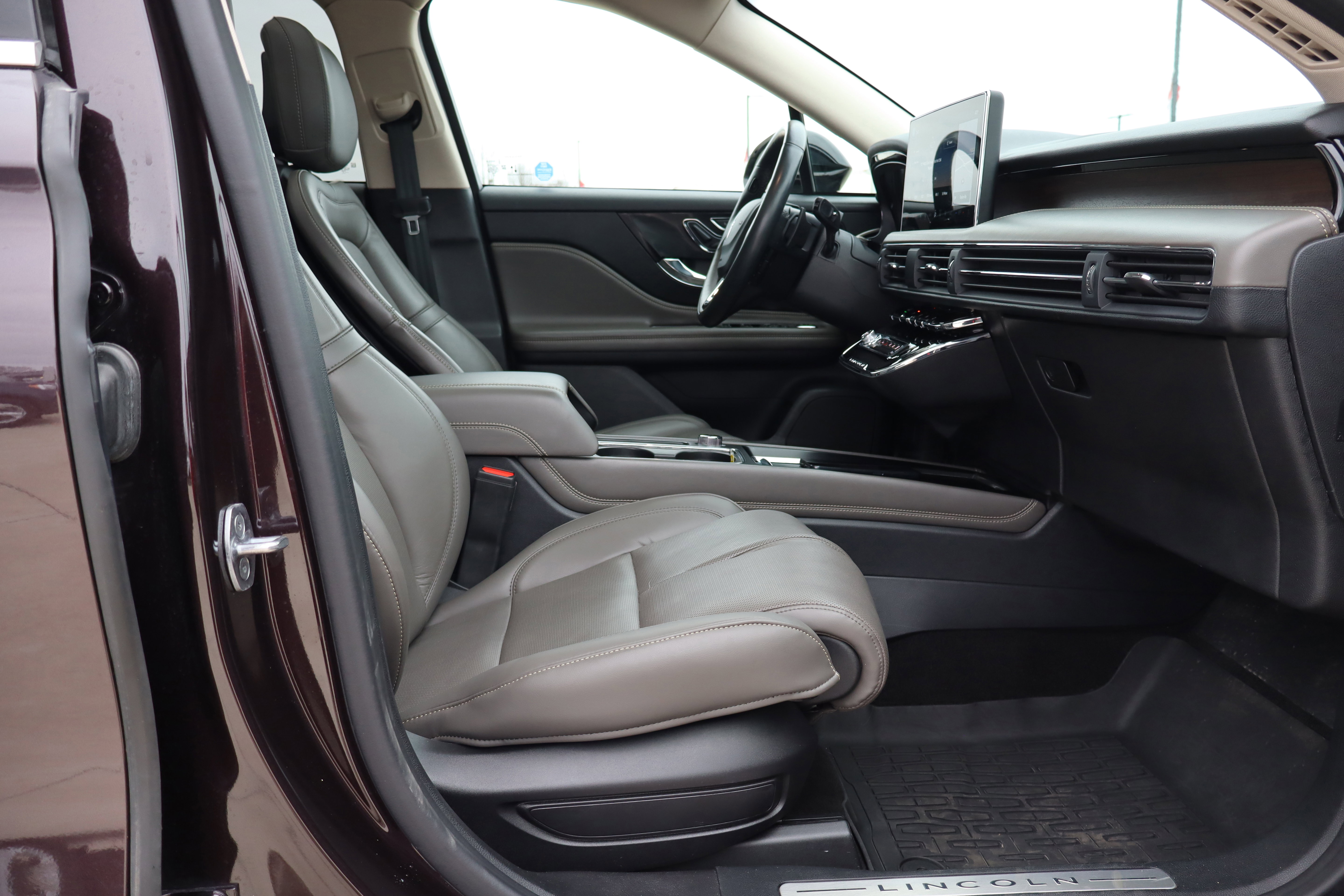 Used 2023 Lincoln Corsair Reserve w/ Equipment Group 202A image 13