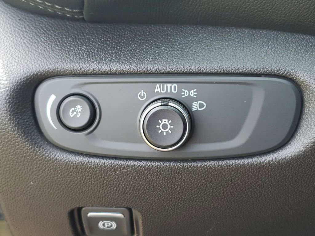 Used 2019 Chevrolet Blazer LT w/ Sound & Technology Package FWD image 22
