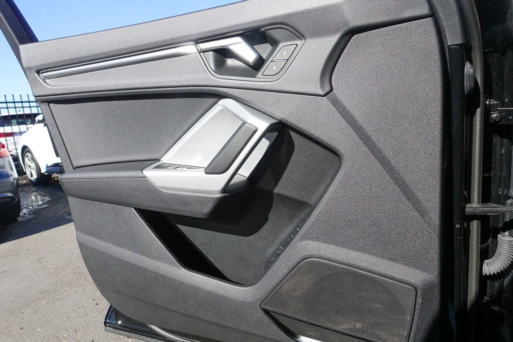Used 2025 Audi Q3 2.0T Premium Plus w/ Premium Plus Package image 14