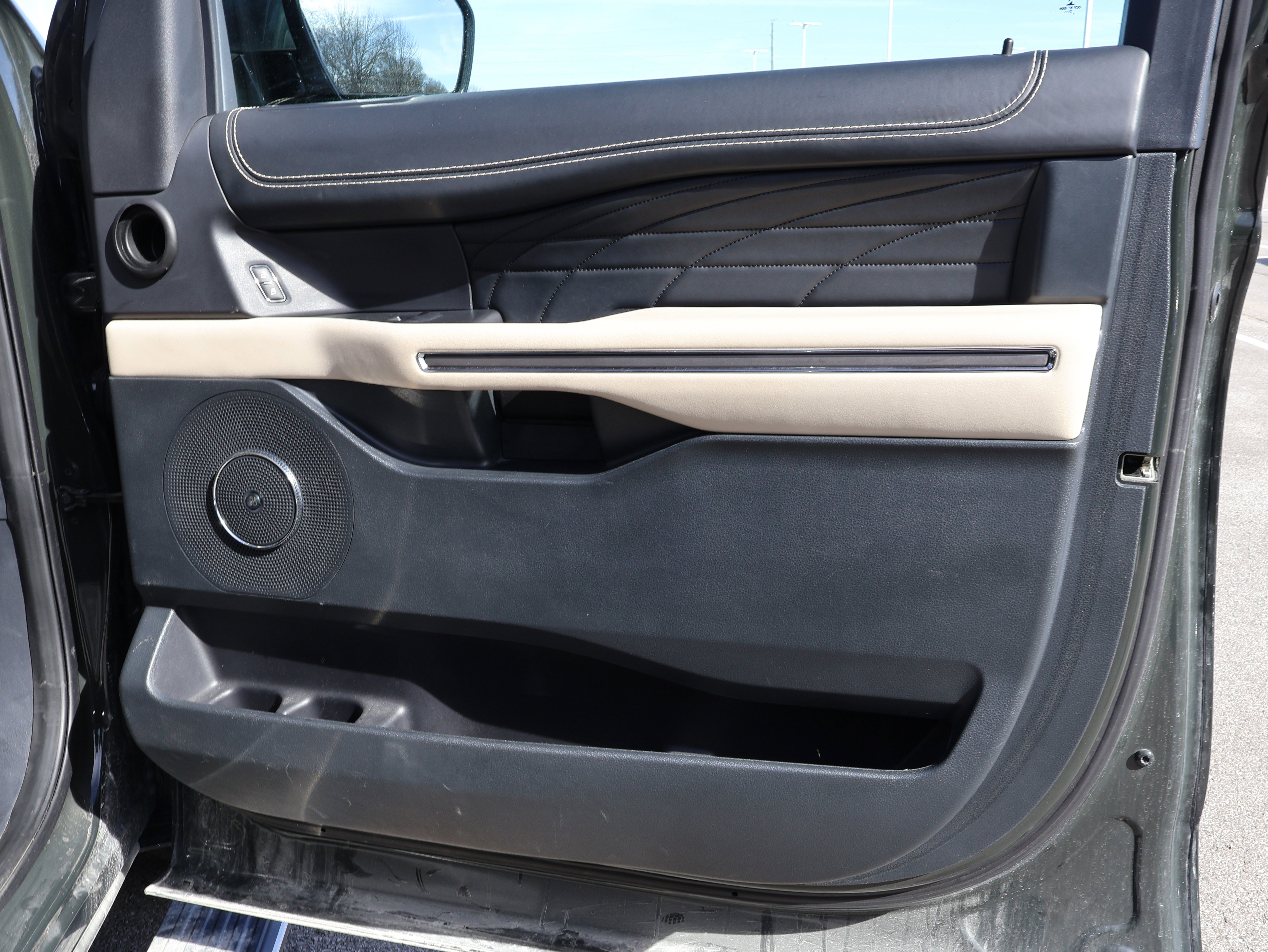 Used 2022 Ford Expedition Platinum image 9