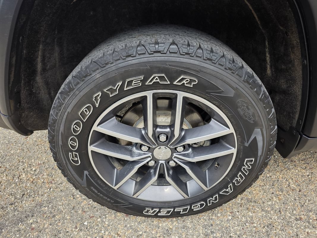 Used 2017 Jeep Grand Cherokee Limited AWD/4WD image 42