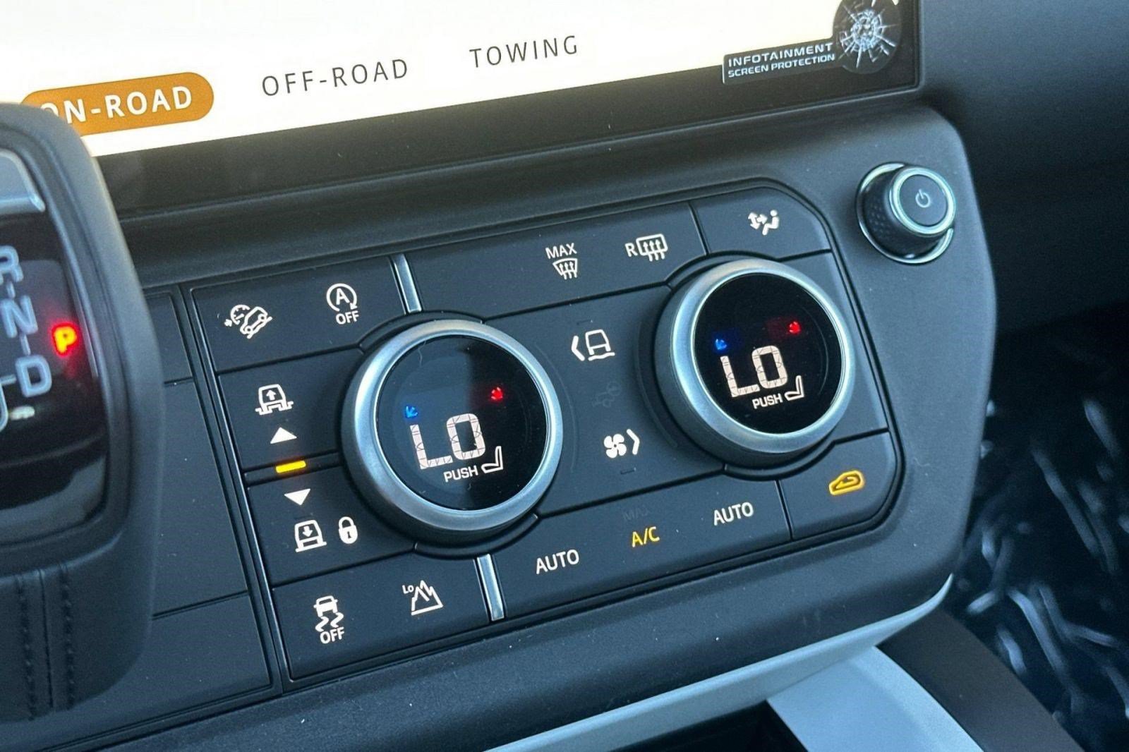 New 2026 Land Rover Defender 110 X-Dynamic SE AWD/4WD image 18